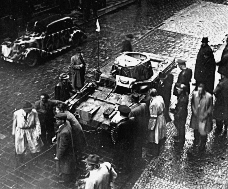 Иллюстрация к книге — Последний бой. Кто освободил Прагу? [i_015.jpg]