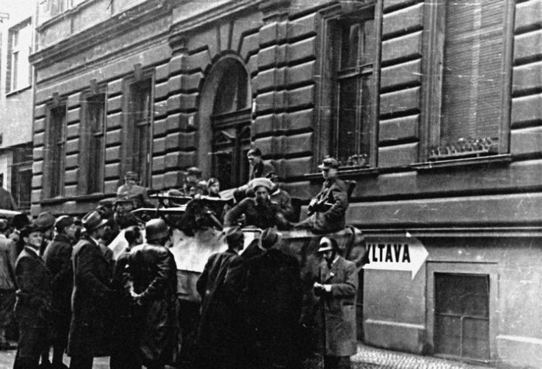 Иллюстрация к книге — Последний бой. Кто освободил Прагу? [i_016.jpg]