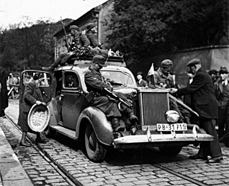 Иллюстрация к книге — Последний бой. Кто освободил Прагу? [i_024.jpg]