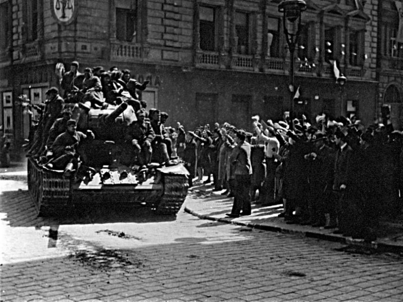 Иллюстрация к книге — Последний бой. Кто освободил Прагу? [i_035.jpg]