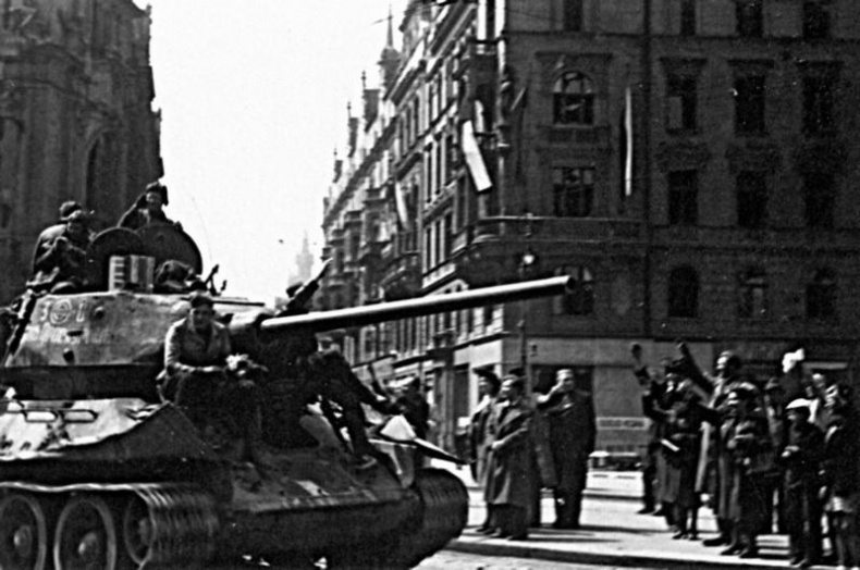 Иллюстрация к книге — Последний бой. Кто освободил Прагу? [i_036.jpg]