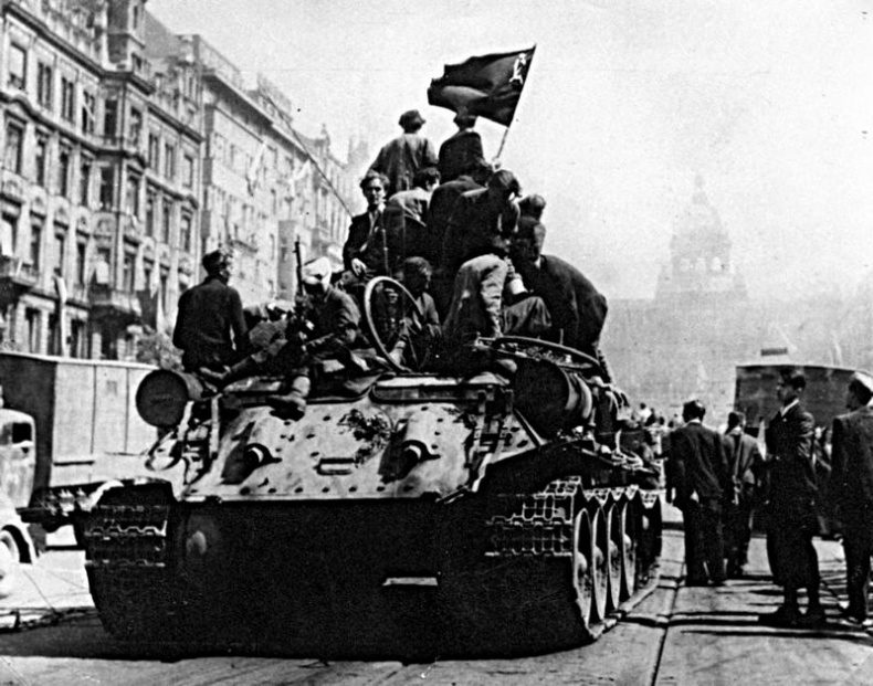 Иллюстрация к книге — Последний бой. Кто освободил Прагу? [i_039.jpg]