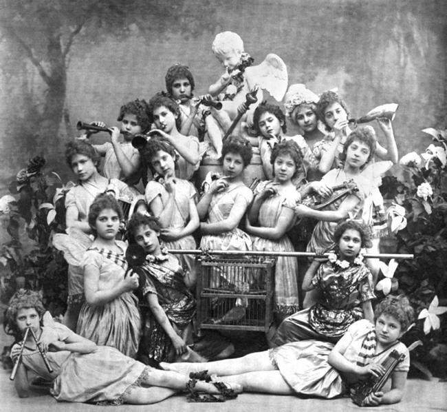 Иллюстрация к книге — Быть балериной. Частная жизнь танцовщиц Императорского театра [i_022.jpg]