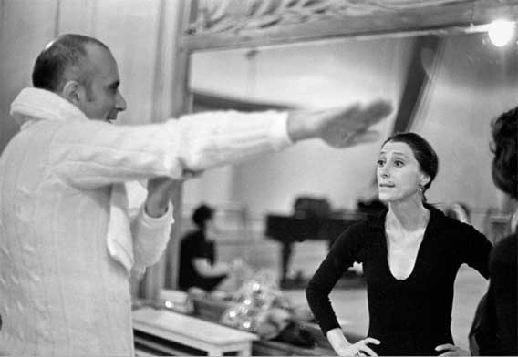 Иллюстрация к книге — Азбука легенды. Диалоги с Майей Плисецкой [i_009.jpg]