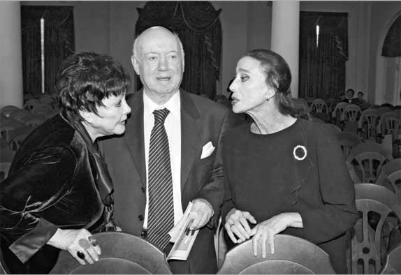 Иллюстрация к книге — Азбука легенды. Диалоги с Майей Плисецкой [i_011.jpg]