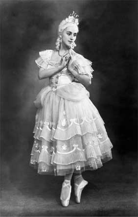 Иллюстрация к книге — Азбука легенды. Диалоги с Майей Плисецкой [i_012.jpg]