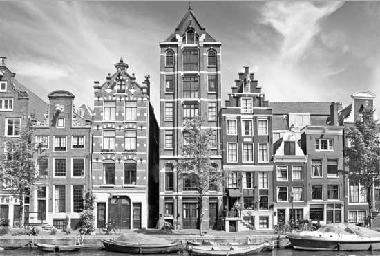 Иллюстрация к книге — Азбука легенды. Диалоги с Майей Плисецкой [i_022.jpg]