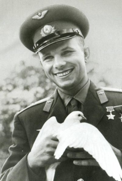 Иллюстрация к книге — Юрий Гагарин [i_035.jpg]