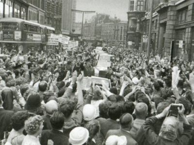 Иллюстрация к книге — Юрий Гагарин [i_043.jpg]