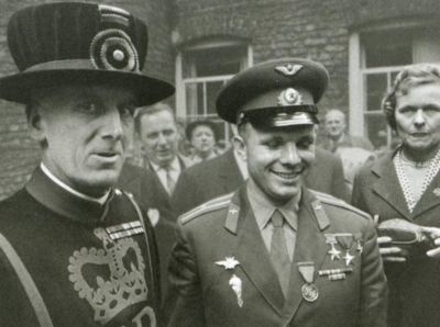 Иллюстрация к книге — Юрий Гагарин [i_044.jpg]