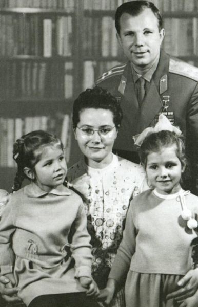 Иллюстрация к книге — Юрий Гагарин [i_050.jpg]