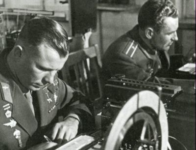 Иллюстрация к книге — Юрий Гагарин [i_054.jpg]