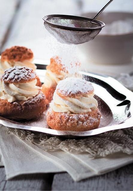 Иллюстрация к книге — Закуски и десерты из заварного теста. Эклеры, профитроли, буше [i_036.jpg]