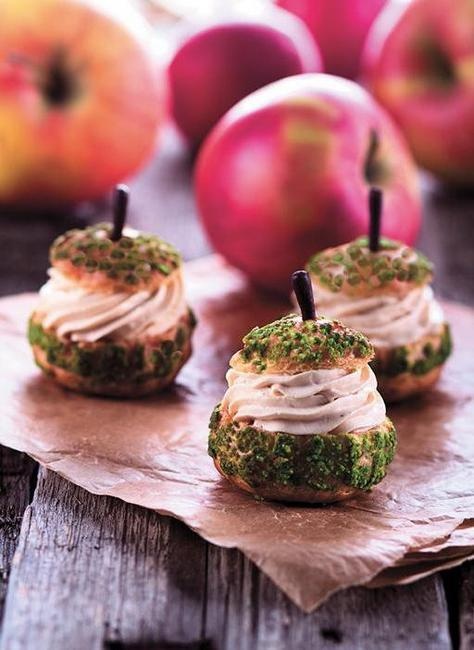 Иллюстрация к книге — Закуски и десерты из заварного теста. Эклеры, профитроли, буше [i_038.jpg]