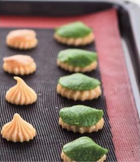 Иллюстрация к книге — Закуски и десерты из заварного теста. Эклеры, профитроли, буше [i_039.jpg]