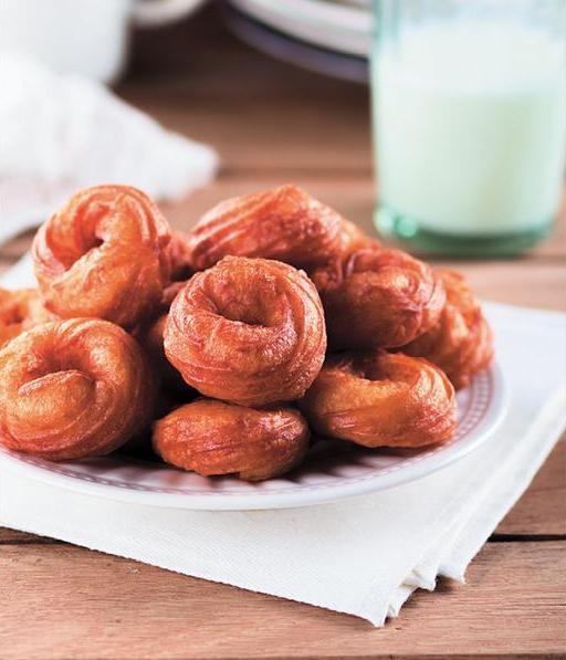 Иллюстрация к книге — Закуски и десерты из заварного теста. Эклеры, профитроли, буше [i_044.jpg]