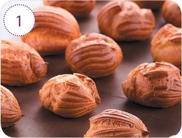 Иллюстрация к книге — Закуски и десерты из заварного теста. Эклеры, профитроли, буше [i_068.jpg]