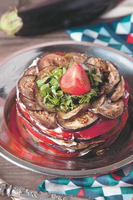 Иллюстрация к книге — Слоеные салаты [i_031.jpg]