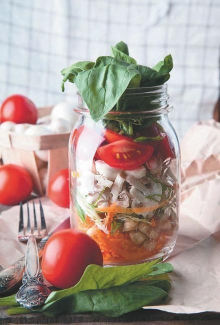 Иллюстрация к книге — Слоеные салаты [i_038.jpg]