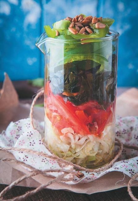 Иллюстрация к книге — Слоеные салаты [i_049.jpg]