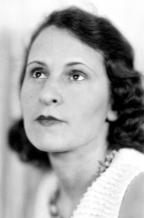 Иллюстрация к книге — Жизнь, придуманная ею самой [_01.jpg]