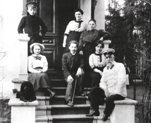 Иллюстрация к книге — Илья Глазунов. Любовь и ненависть [i_005.jpg]