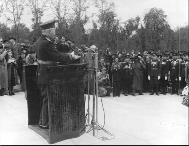 Иллюстрация к книге — Записки военного коменданта Берлина [i_028.jpg]