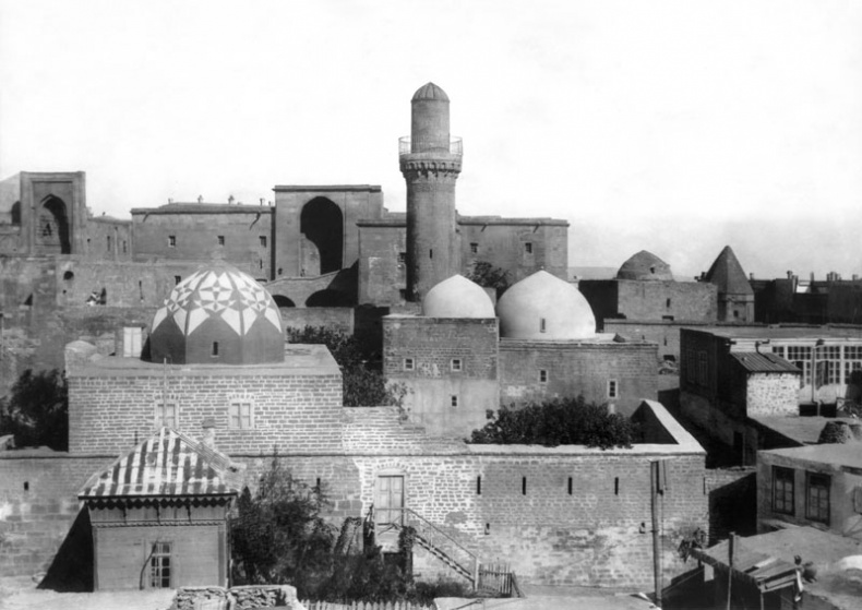 Иллюстрация к книге — Гроздья Граната [i_004.jpg]