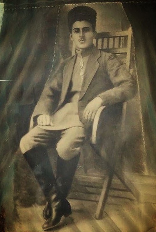 Иллюстрация к книге — Гроздья Граната [i_006.jpg]