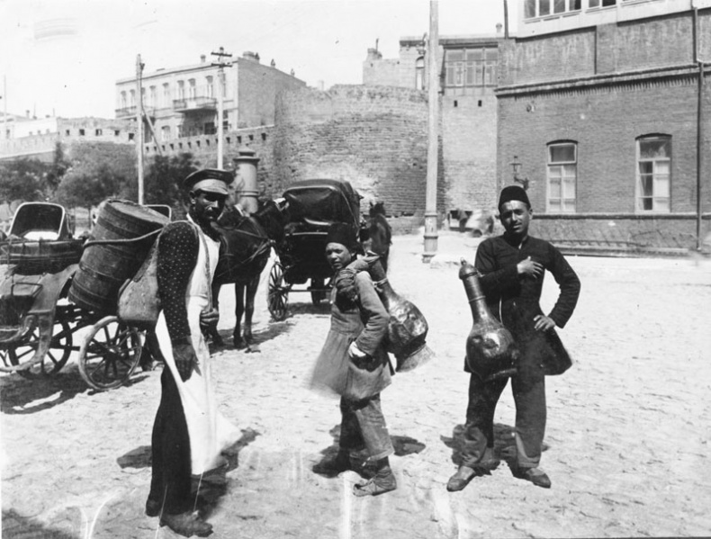 Иллюстрация к книге — Гроздья Граната [i_009.jpg]