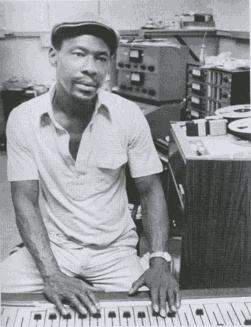 Иллюстрация к книге — No Woman No Cry. Моя жизнь с Бобом Марли [i_013.jpg]