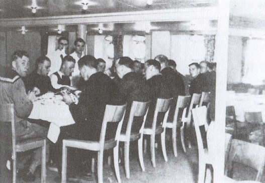 Иллюстрация к книге — Правда о &quot;Вильгельме Густлофе&quot; [i_017.jpg]