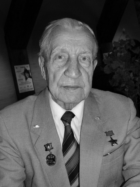 Иллюстрация к книге — Я дрался на Т-34. Третья книга [i_001.jpg]