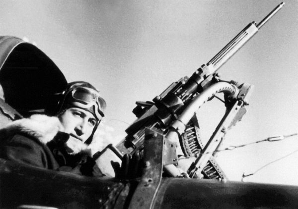 Иллюстрация к книге — Штурмовики. «Мы взлетали в ад» [i_013.jpg]