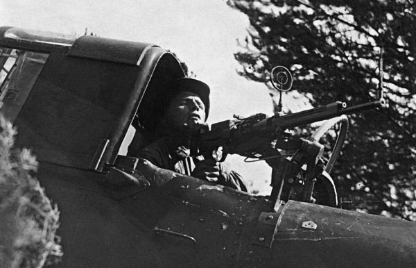 Иллюстрация к книге — Штурмовики. «Мы взлетали в ад» [i_015.jpg]