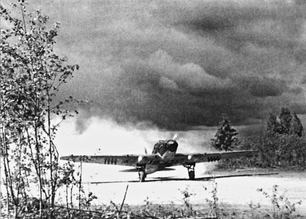 Иллюстрация к книге — Штурмовики. «Мы взлетали в ад» [i_030.jpg]