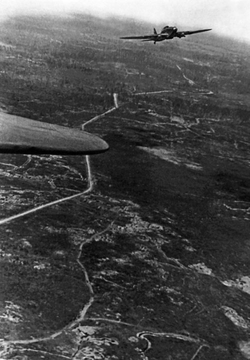 Иллюстрация к книге — Штурмовики. «Мы взлетали в ад» [i_032.jpg]