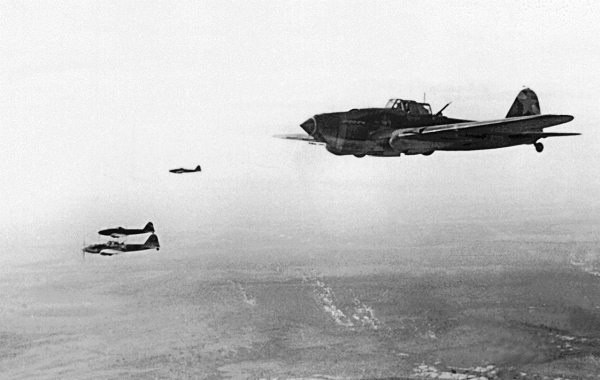 Иллюстрация к книге — Штурмовики. «Мы взлетали в ад» [i_043.jpg]