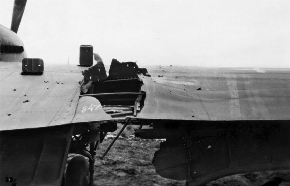 Иллюстрация к книге — Штурмовики. «Мы взлетали в ад» [i_067.jpg]