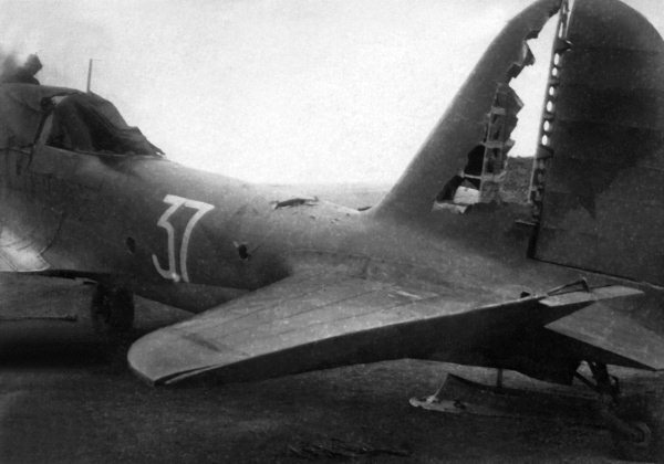 Иллюстрация к книге — Штурмовики. «Мы взлетали в ад» [i_075.jpg]