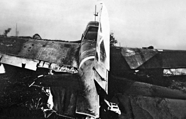 Иллюстрация к книге — Штурмовики. «Мы взлетали в ад» [i_082.jpg]