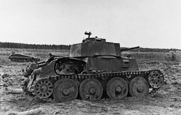 Иллюстрация к книге — Штурмовики. «Мы взлетали в ад» [i_089.jpg]