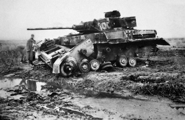 Иллюстрация к книге — Штурмовики. «Мы взлетали в ад» [i_102.jpg]