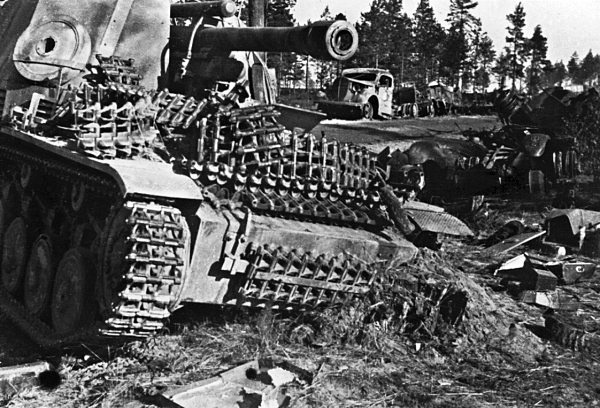 Иллюстрация к книге — Штурмовики. «Мы взлетали в ад» [i_105.jpg]