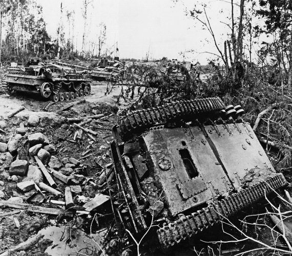 Иллюстрация к книге — Штурмовики. «Мы взлетали в ад» [i_106.jpg]