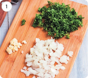 Иллюстрация к книге — Аппетитные рулеты. Мясные. Рыбные. Грибные. Овощные. Сырные [i_042.jpg]