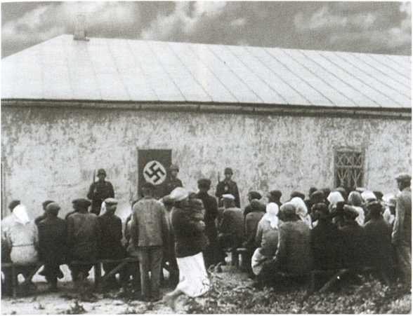 Иллюстрация к книге — Повседневная жизнь населения России в период нацистской оккупации [i_009.jpg]