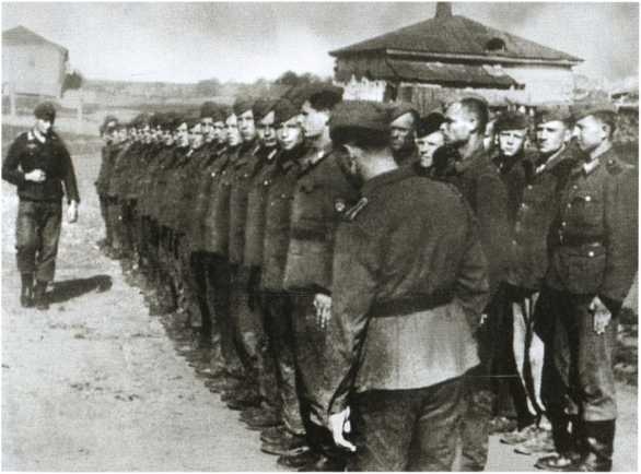 Иллюстрация к книге — Повседневная жизнь населения России в период нацистской оккупации [i_017.jpg]