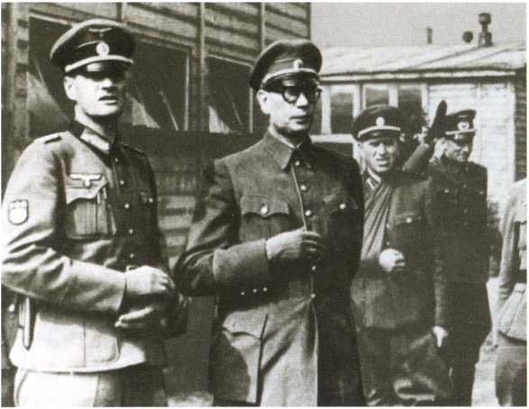 Иллюстрация к книге — Повседневная жизнь населения России в период нацистской оккупации [i_026.jpg]