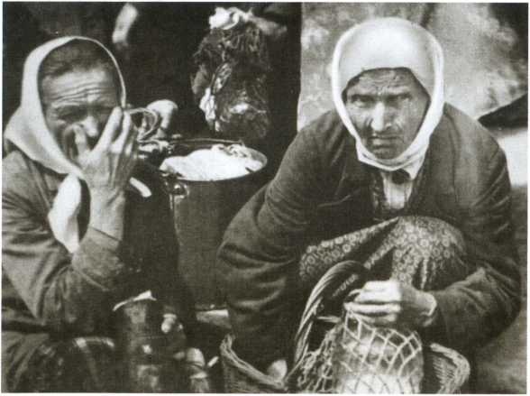 Иллюстрация к книге — Повседневная жизнь населения России в период нацистской оккупации [i_064.jpg]